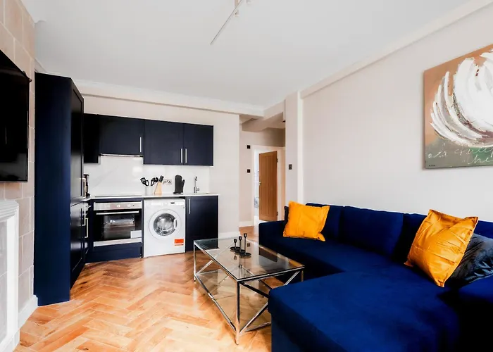 Bright Apartment Near Hyde Park